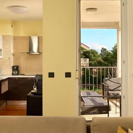 Апартаменти Sea View & Garage - Modern 3br Спліт