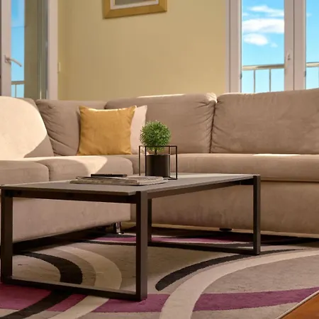 Sea View & Garage - Modern 3br *