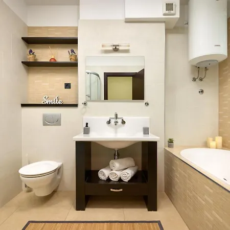 شقة Sea View & Garage - Modern 3br *